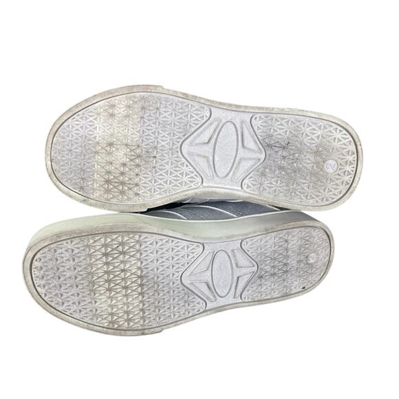 Art Class Girl's Metallic Faux Leather High-Top Sneakers Silver Size 2 - Picture 6 of 7